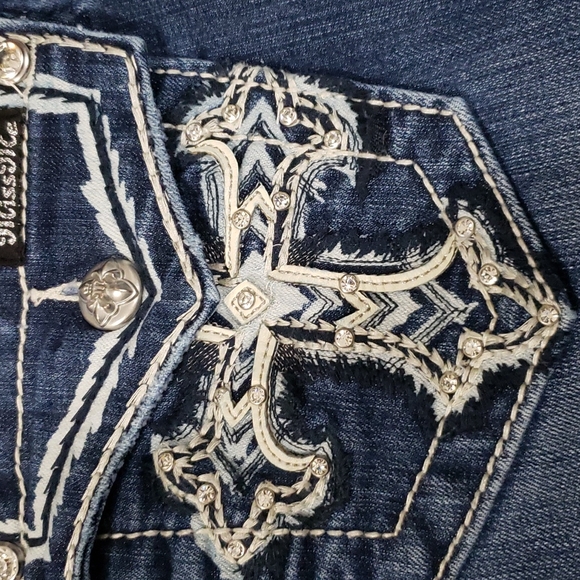 Miss Me Jean Capris - Picture 3 of 11